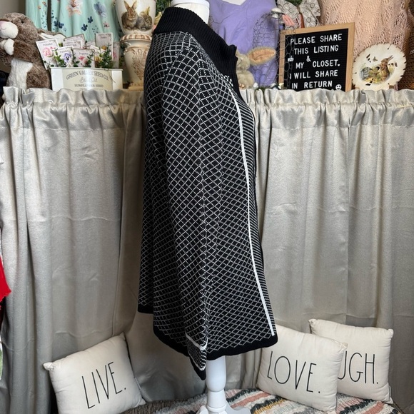 CJ Banks Black and White Zippered Cardigan with Geometric Pattern 1X - Picture 4 of 11